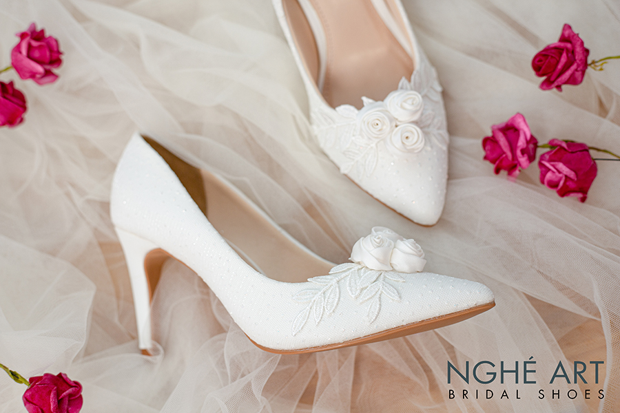 Giày cưới Nghé Art ren kim tuyến hoa hồng trắng 386 - Ảnh 1 -  Nghé Art Bridal Shoes – 0822288288