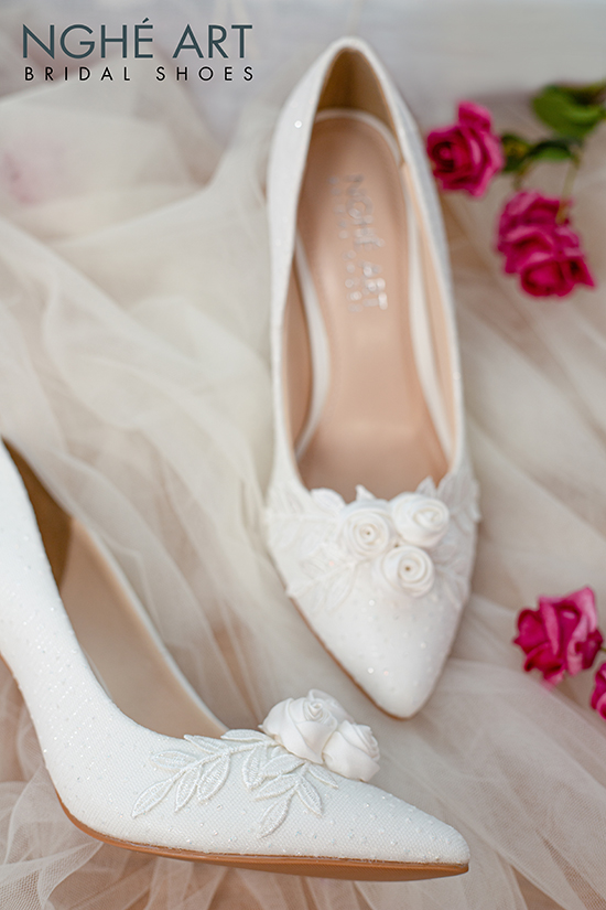 Giày cưới Nghé Art ren kim tuyến hoa hồng trắng 386 - Ảnh 2 -  Nghé Art Bridal Shoes – 0822288288