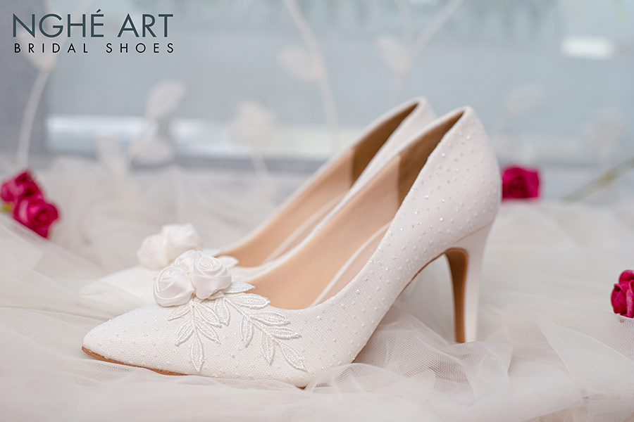 Giày cưới Nghé Art ren kim tuyến hoa hồng trắng 386 - Ảnh 5 -  Nghé Art Bridal Shoes – 0822288288