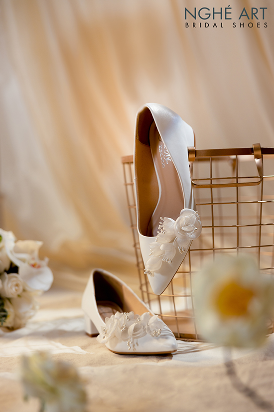 Giày cô dâu Nghé Art đính dãy hoa 390 - Ảnh 4 -  Nghé Art Bridal Shoes – 0822288288