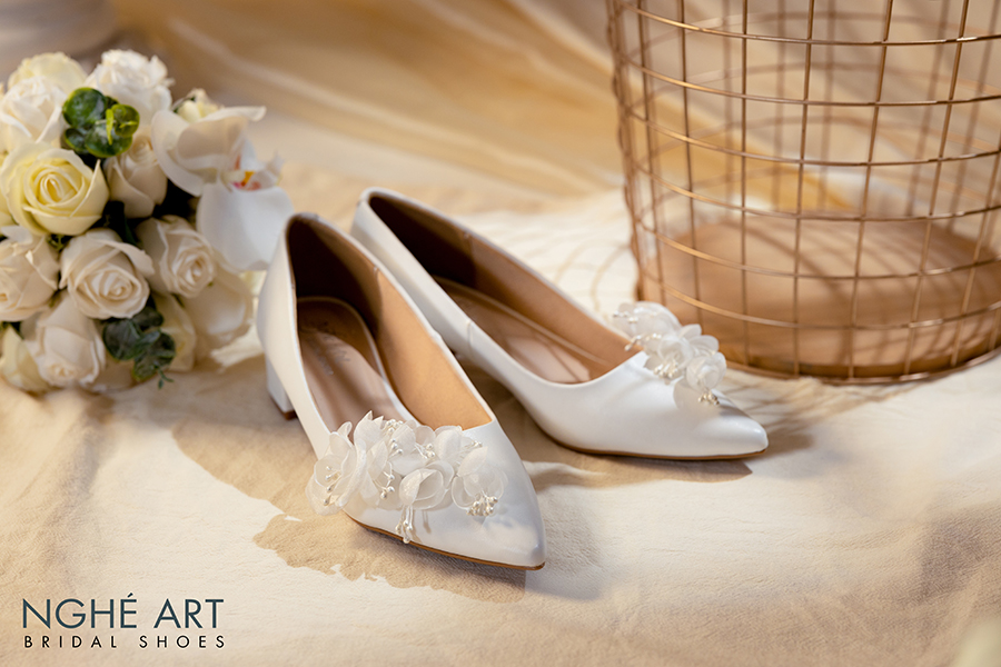 Giày cô dâu Nghé Art đính dãy hoa 390 - Ảnh 5 -  Nghé Art Bridal Shoes – 0822288288