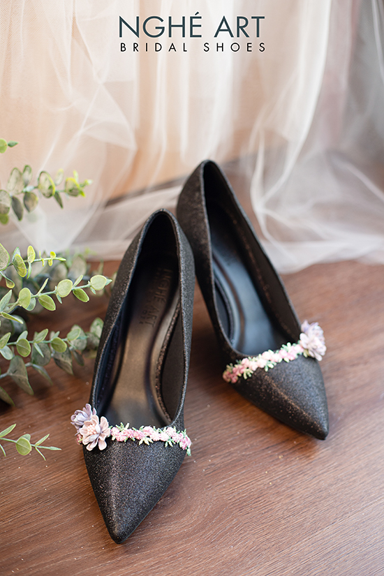 Giày cưới Nghé Art kim tuyến đen ren hoa tím 415 - Ảnh 1 -  Nghé Art Bridal Shoes – 0822288288