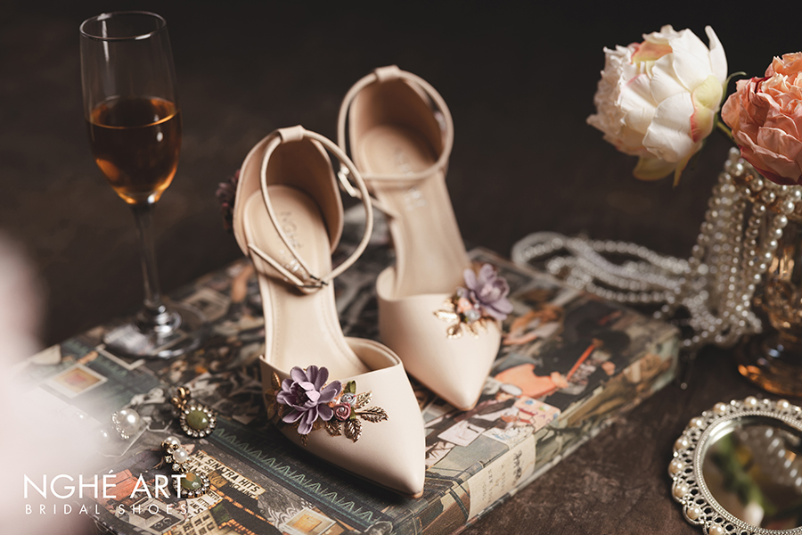 Giày cưới Nghé Art dãy hoa Vintage 421 - Ảnh nude hoa tím 1 - Nghé Art Bridal Shoes – 0822288288