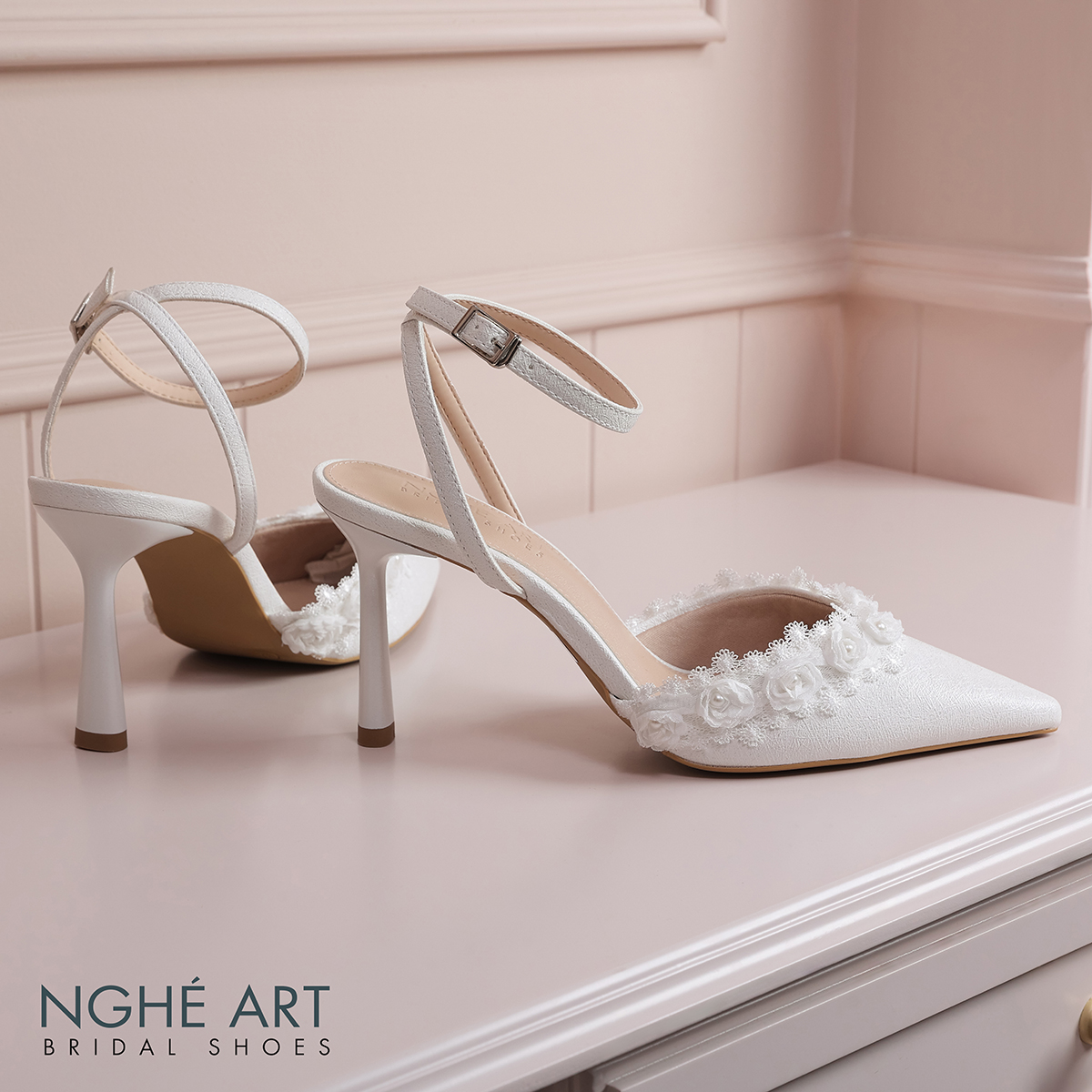 Giày cưới Nghé Art cao gót viền hoa hồng trắng 449-590-9P-NHU-TRANG - Ảnh 6 - Nghé Art Bridal Shoes – 0822288288