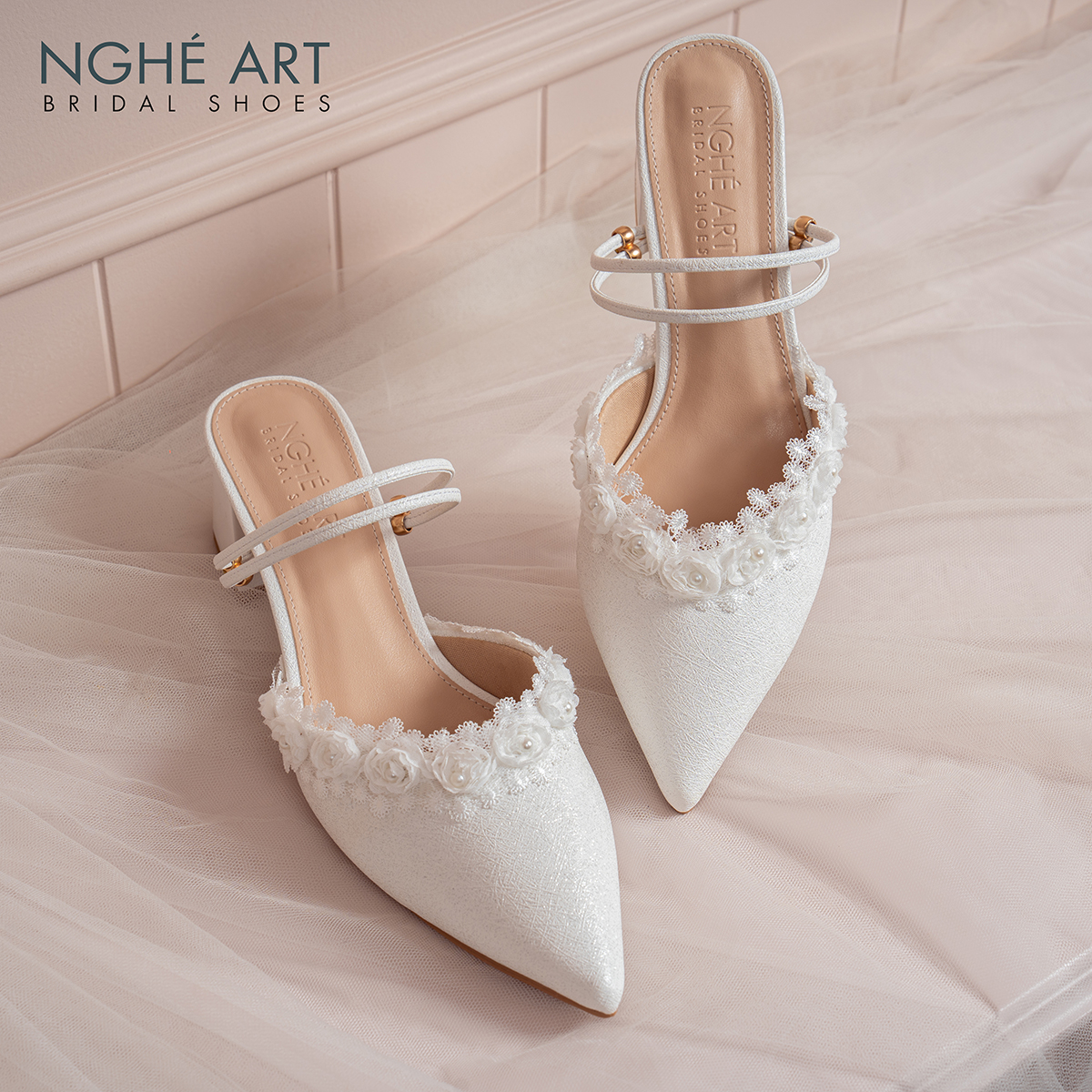 Giày cưới Nghé Art gót vuông viền hoa hồng trắng 449-592-6P-NHU-TRANG - Ảnh 3 - Nghé Art Bridal Shoes – 0822288288