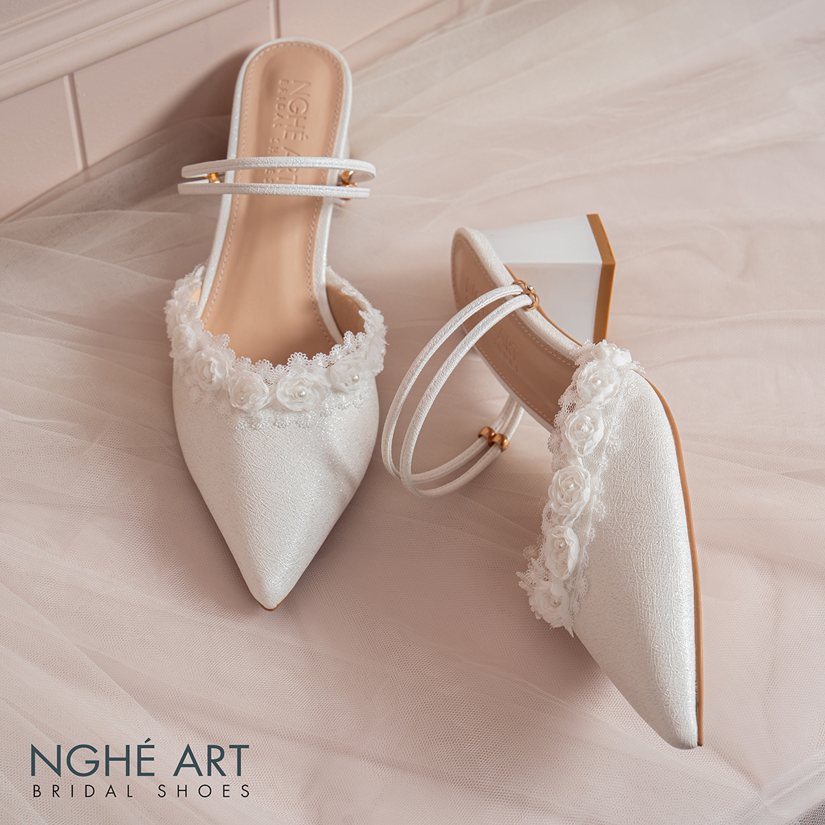 Giày cưới Nghé Art gót vuông viền hoa hồng trắng 449-592-6P-NHU-TRANG - Ảnh 4 - Nghé Art Bridal Shoes – 0822288288