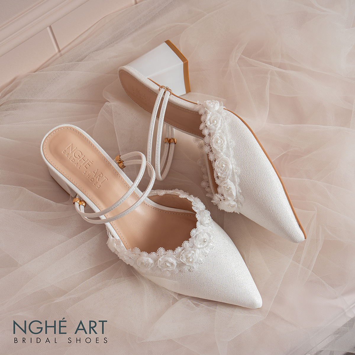 Giày cưới Nghé Art gót vuông viền hoa hồng trắng 449-592-6P-NHU-TRANG - Ảnh 5 - Nghé Art Bridal Shoes – 0822288288
