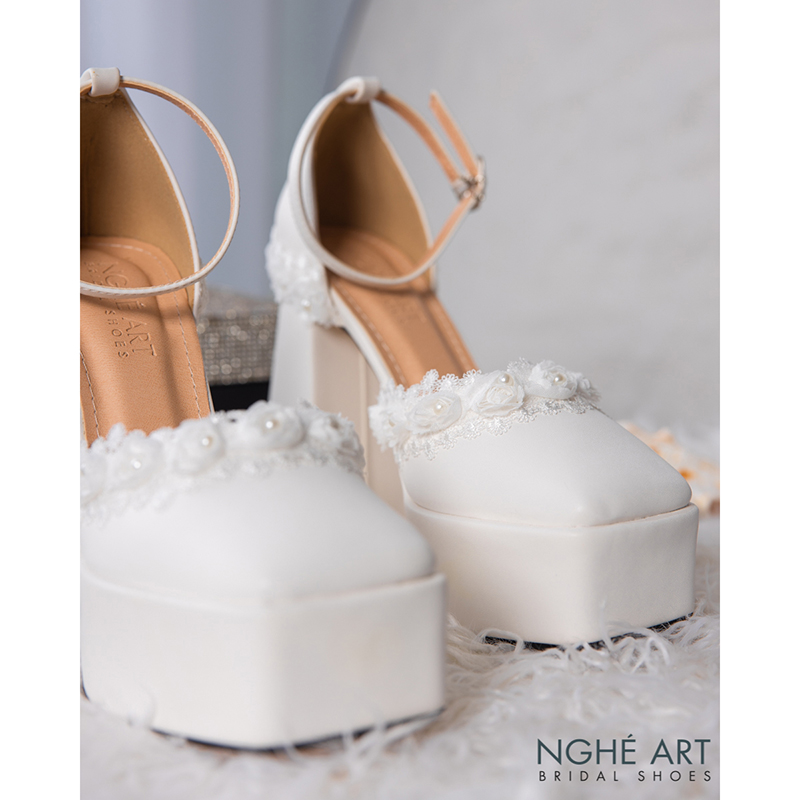 Giày cưới Nghé Art cao gót mũi vuông viền hoa hồng 449G-470-13p-da-trang - Ảnh 1 - Nghé Art Bridal Shoes – 0822288288