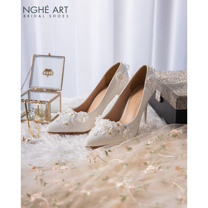 Giày cưới Nghé Art phủ ren đính hoạ tiết hoa độc đáo 508-377-10p-nhu-trang - Ảnh 1 - Nghé Art Bridal Shoes – 0822288288