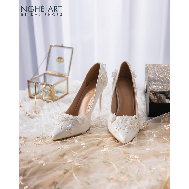 Giày cưới Nghé Art phủ ren đính hoạ tiết hoa độc đáo 508-377-10p-nhu-trang - Ảnh 2 - Nghé Art Bridal Shoes – 0822288288