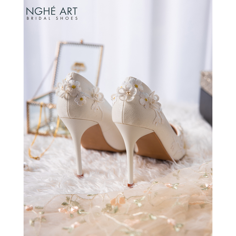 Giày cưới Nghé Art phủ ren đính hoạ tiết hoa độc đáo 508-377-10p-nhu-trang - Ảnh 7 - Nghé Art Bridal Shoes – 0822288288
