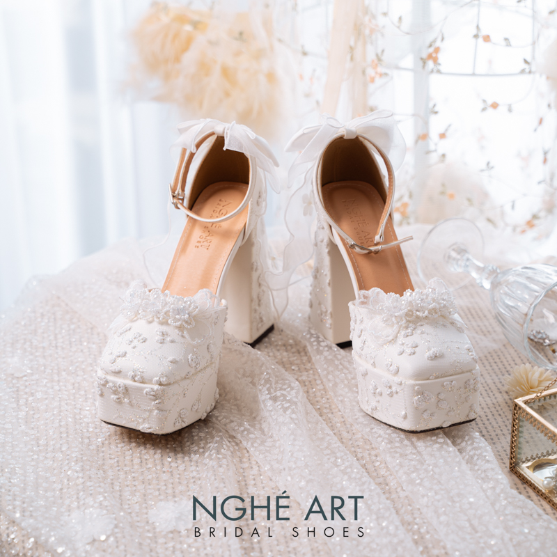 Giày cưới Nghé Art mũi vuông đúp bọc ren gót đính nơ 511-470-13P-DA-TRANG - Ảnh 1 - Nghé Art Bridal Shoes – 0822288288