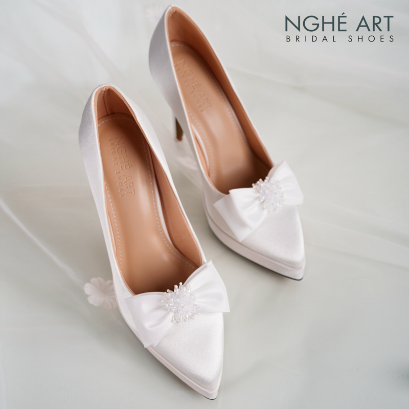 Giày cưới Nghé Art cao gót 12 cm lụa satin đính nơ pha lê 519-543-12P-LUA-TRANG - Ảnh 1 - Nghé Art Bridal Shoes – 0822288288