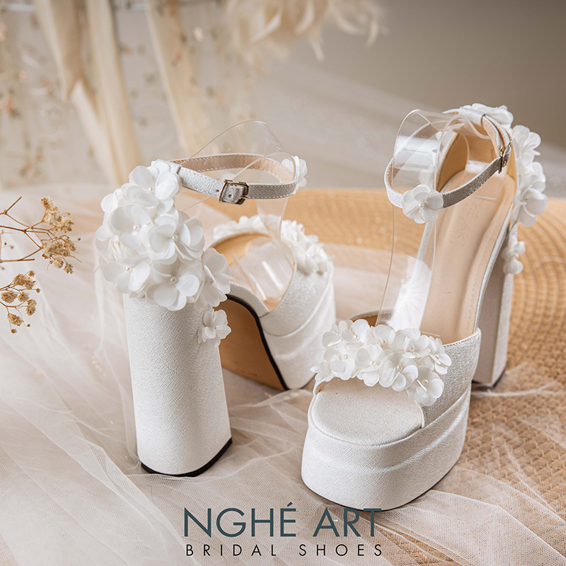 Giày cưới Nghé Art 15 cm đính hoa tú cầu trắng 521-TRANG-501-15P-NHU-TRANG - Ảnh 2 - Nghé Art Bridal Shoes – 0822288288