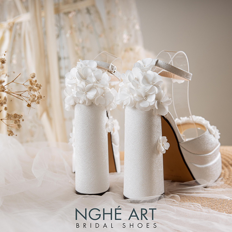 Giày cưới Nghé Art 15 cm đính hoa tú cầu trắng 521-TRANG-501-15P-NHU-TRANG - Ảnh 3 - Nghé Art Bridal Shoes – 0822288288