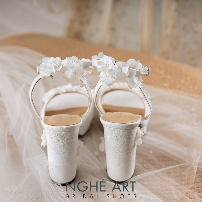 Giày cưới Nghé Art cao 12 cm đính hoa tú cầu trắng 522-TRANG-488-12P-NHU-TRANG - Ảnh 4 - Nghé Art Bridal Shoes – 0822288288