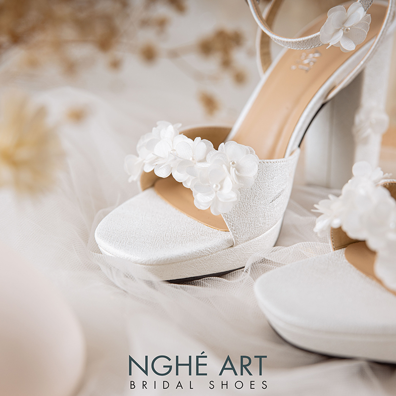 Giày cưới Nghé Art cao 12 cm đính hoa tú cầu trắng 522-TRANG-488-12P-NHU-TRANG - Ảnh 7 - Nghé Art Bridal Shoes – 0822288288