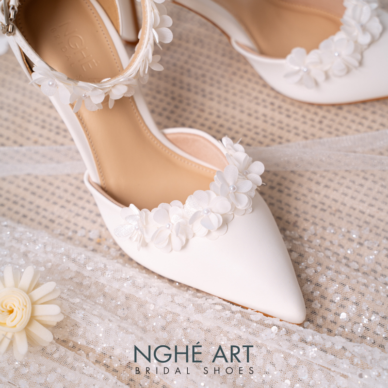 Giày cưới Nghé Art dáng bít mũi quai đính hoa 524-340-9P-DA-TRANG - Ảnh 2 - Nghé Art Bridal Shoes – 0822288288