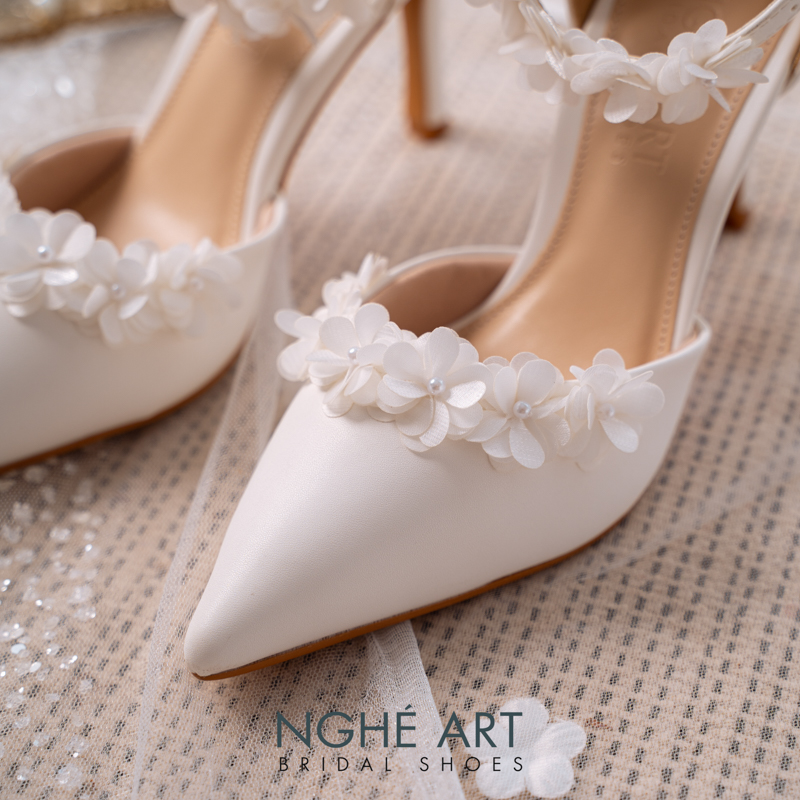 Giày cưới Nghé Art dáng bít mũi quai đính hoa 524-340-9P-DA-TRANG - Ảnh 3 - Nghé Art Bridal Shoes – 0822288288