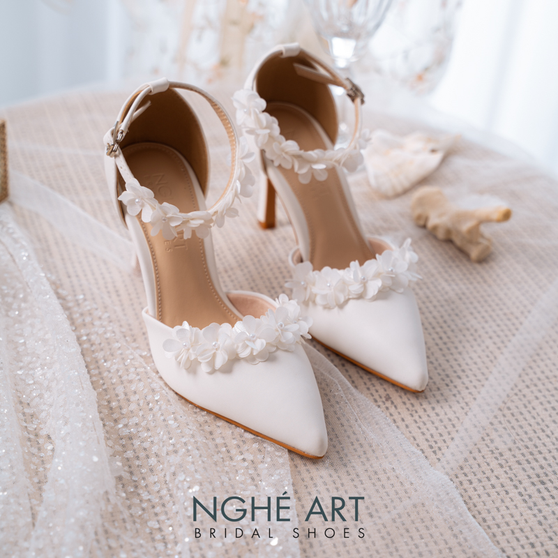 Giày cưới Nghé Art dáng bít mũi quai đính hoa 524-340-9P-DA-TRANG - Ảnh 4 - Nghé Art Bridal Shoes – 0822288288