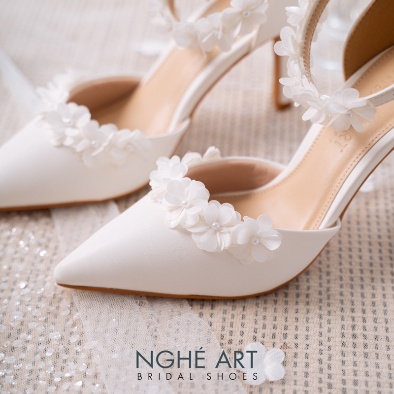 Giày cưới Nghé Art dáng bít mũi quai đính hoa 524-340-9P-DA-TRANG - Ảnh 5 - Nghé Art Bridal Shoes – 0822288288