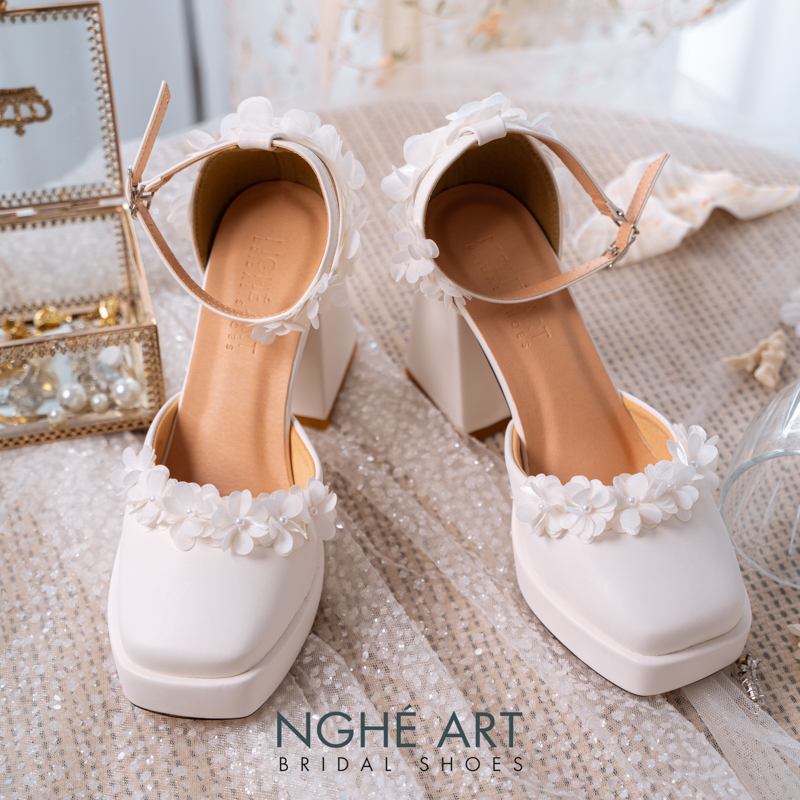 Giày cưới Nghé Art form Mary Jane đính hoa tú cầu trắng 530-470-10P-DA-TRANG - Ảnh 1 - Nghé Art Bridal Shoes – 0822288288