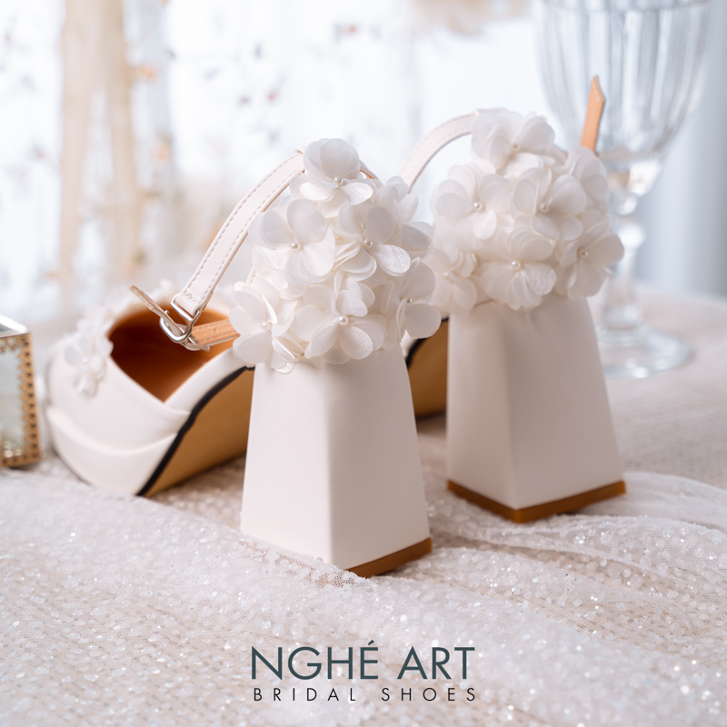Giày cưới Nghé Art form Mary Jane đính hoa tú cầu trắng 530-470-10P-DA-TRANG - Ảnh 6 - Nghé Art Bridal Shoes – 0822288288
