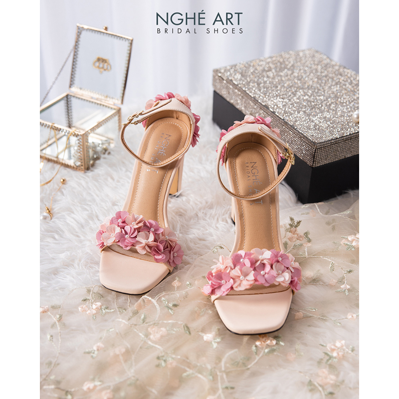 Giày cưới Nghé Art form sandal đính hoa tú cầu tone màu hồng 534-230-9p-da-nude - Ảnh 1 - Nghé Art Bridal Shoes – 0822288288