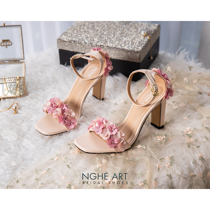 Giày cưới Nghé Art form sandal đính hoa tú cầu tone màu hồng 534-230-9p-da-nude - Ảnh 4 - Nghé Art Bridal Shoes – 0822288288