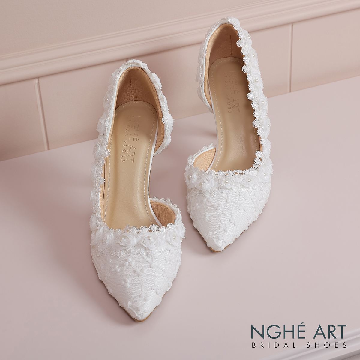 Giày cưới Nghé Art ren viền hoa hồng trắng 541-442-NHU-TRANG - Ảnh 1 - Nghé Art Bridal Shoes – 0822288288