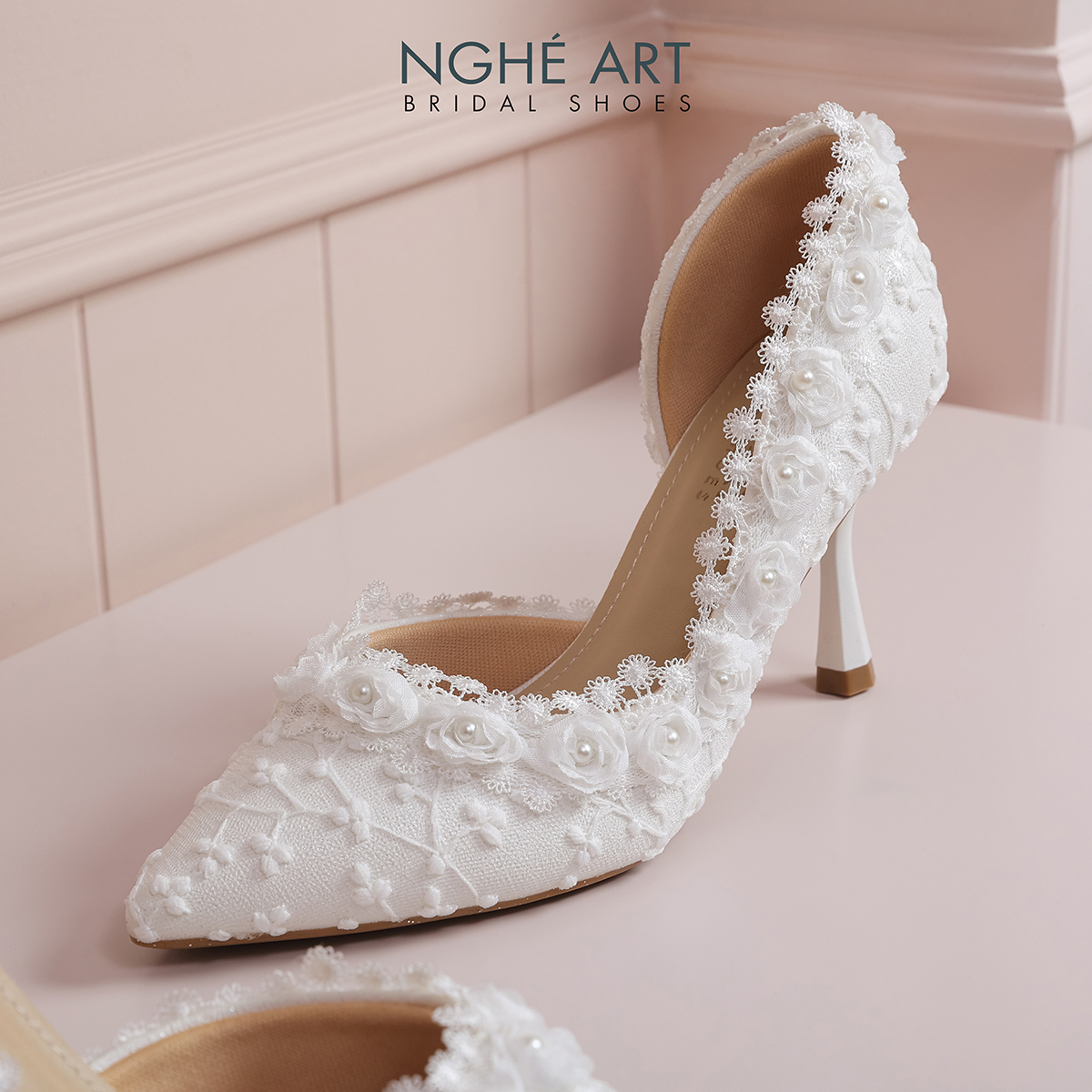 Giày cưới Nghé Art ren viền hoa hồng trắng 541-442-NHU-TRANG - Ảnh 3 - Nghé Art Bridal Shoes – 0822288288