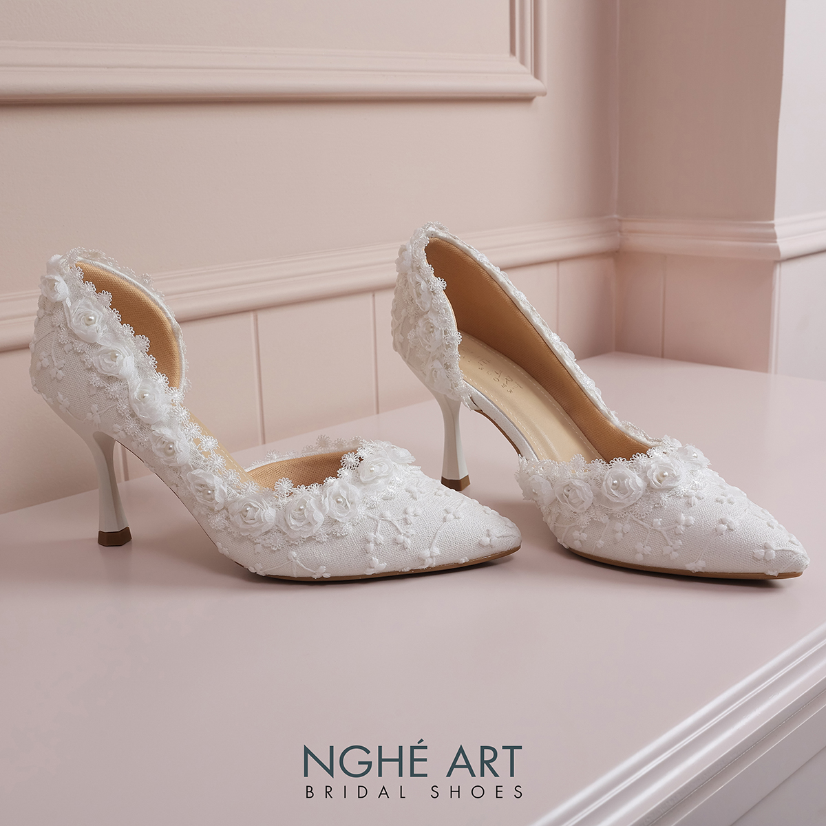 Giày cưới Nghé Art ren viền hoa hồng trắng 541-442-NHU-TRANG - Ảnh 4 - Nghé Art Bridal Shoes – 0822288288