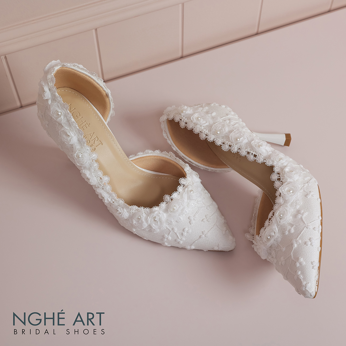 Giày cưới Nghé Art ren viền hoa hồng trắng 541-442-NHU-TRANG - Ảnh 5 - Nghé Art Bridal Shoes – 0822288288