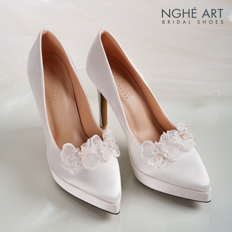 Giày cưới Nghé Art cao gót 12 cm lụa satin đính cánh hoa voan pha lê 549-543-12P-LUA-TRANG - Ảnh 3 - Nghé Art Bridal Shoes – 0822288288