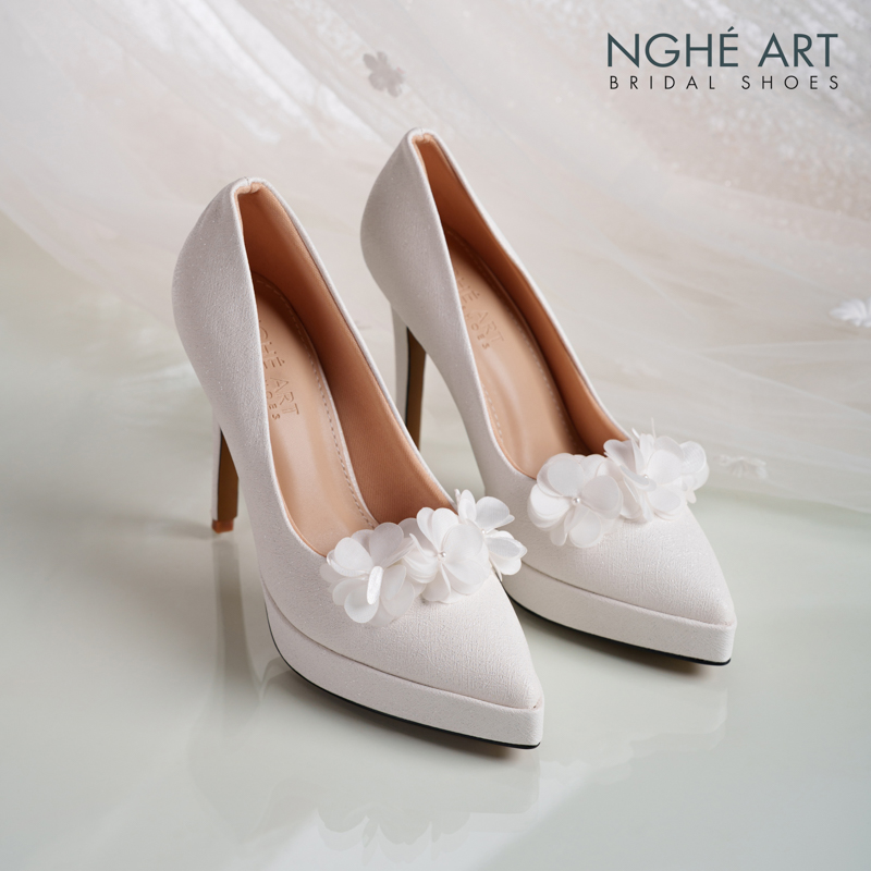 Giày cưới Nghé Art cao gót 12 cm đính hoa tú cầu trắng 551-543-12P-NHU-TRANG - Ảnh 2 - Nghé Art Bridal Shoes – 0822288288