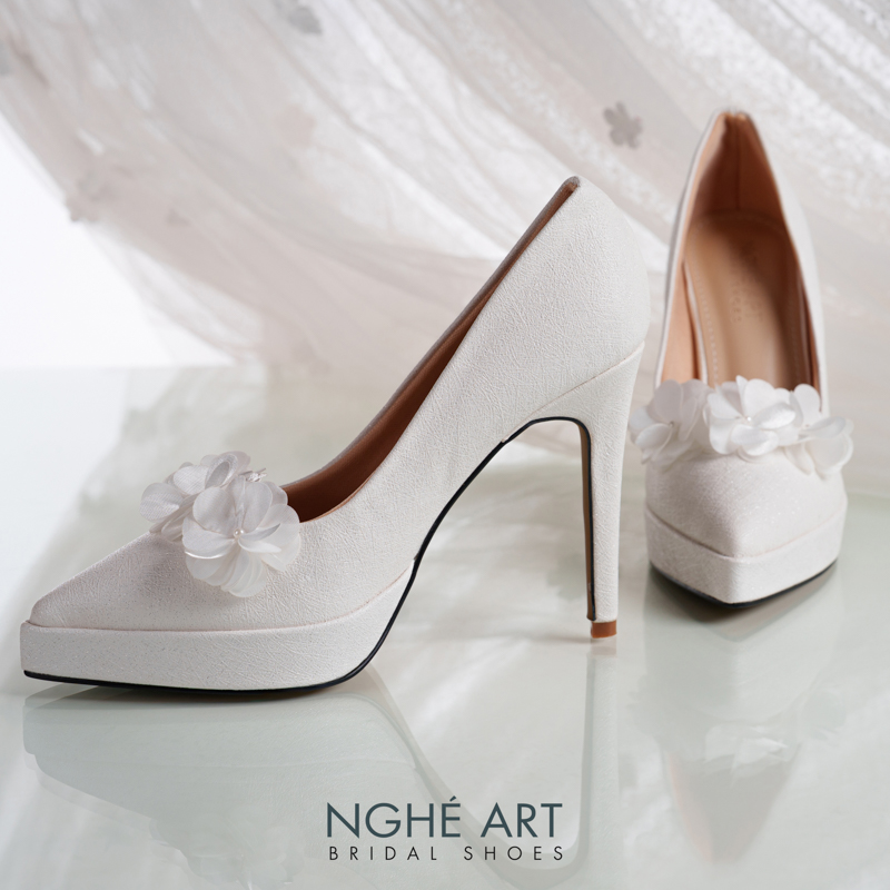 Giày cưới Nghé Art cao gót 12 cm đính hoa tú cầu trắng 551-543-12P-NHU-TRANG - Ảnh 4 - Nghé Art Bridal Shoes – 0822288288