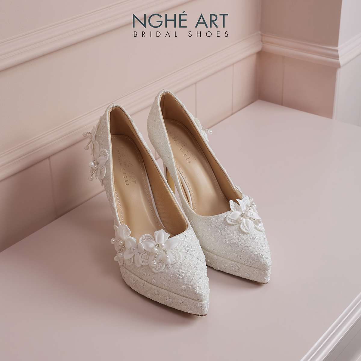 Giày cưới Nghé Art cao gót ren kim tuyến đính hoa thủ công 552-543-12P-NHU-TRANG - Ảnh 1 - Nghé Art Bridal Shoes – 0822288288