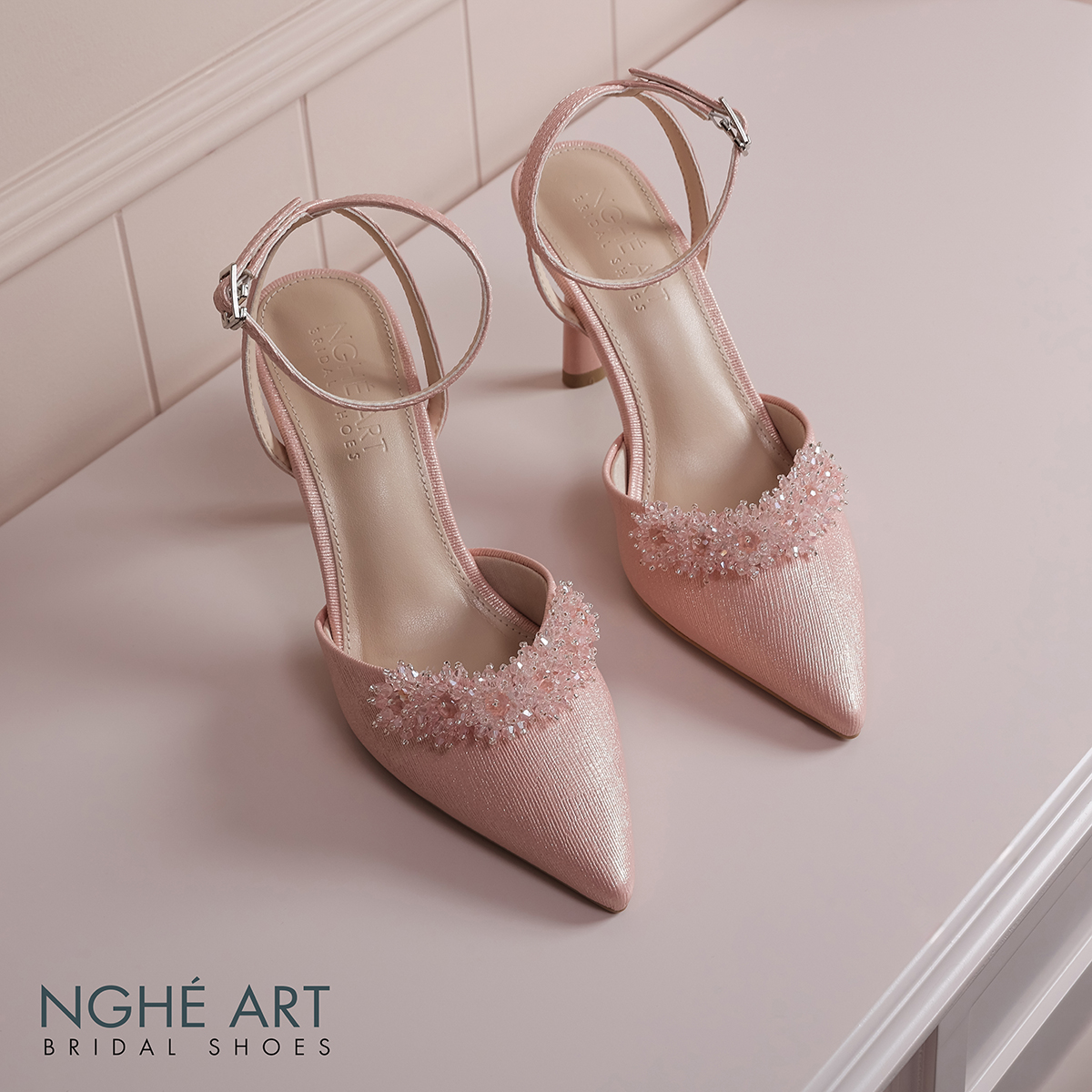 Giày cưới Nghé Art cao gót hồng đính nhánh hoa pha lê hồng 554-HONG-590-9P-NHU-HONG - Ảnh 1 - Nghé Art Bridal Shoes – 0822288288