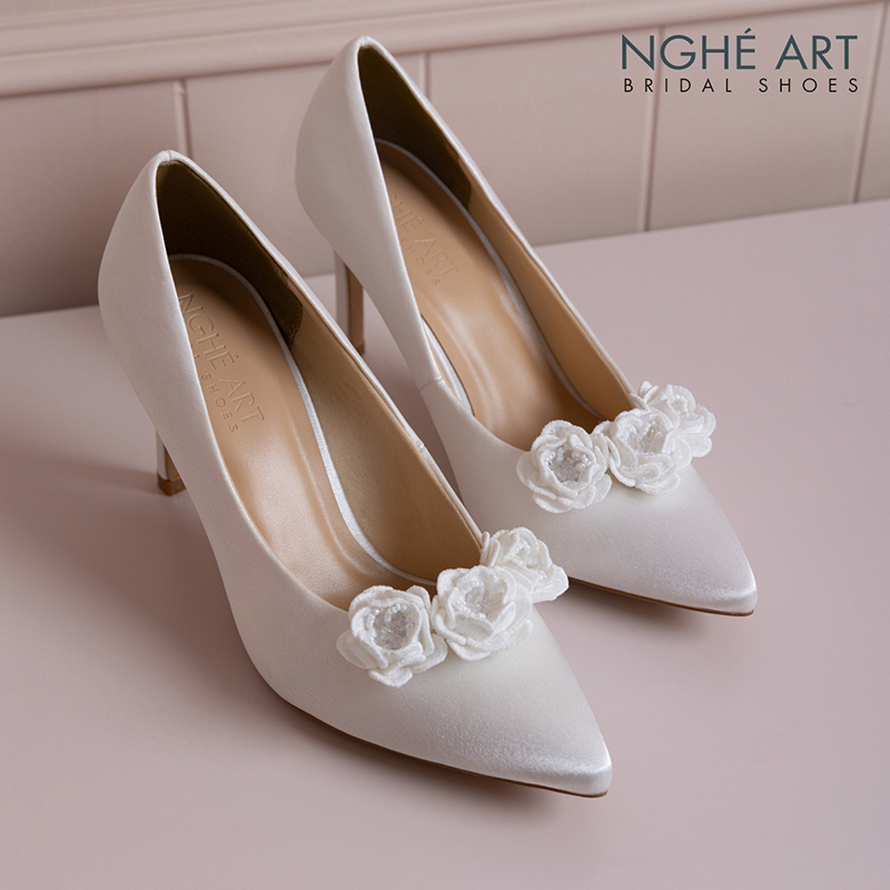 Giày cưới Nghé Art lụa satin đính hoa trắng 555-LUA-TRANG - Ảnh 1 - Nghé Art Bridal Shoes – 0822288288