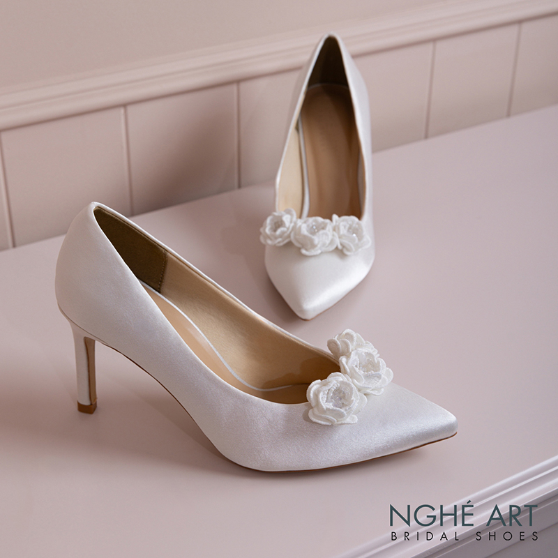 Giày cưới Nghé Art lụa satin đính hoa trắng 555-LUA-TRANG - Ảnh 2 - Nghé Art Bridal Shoes – 0822288288