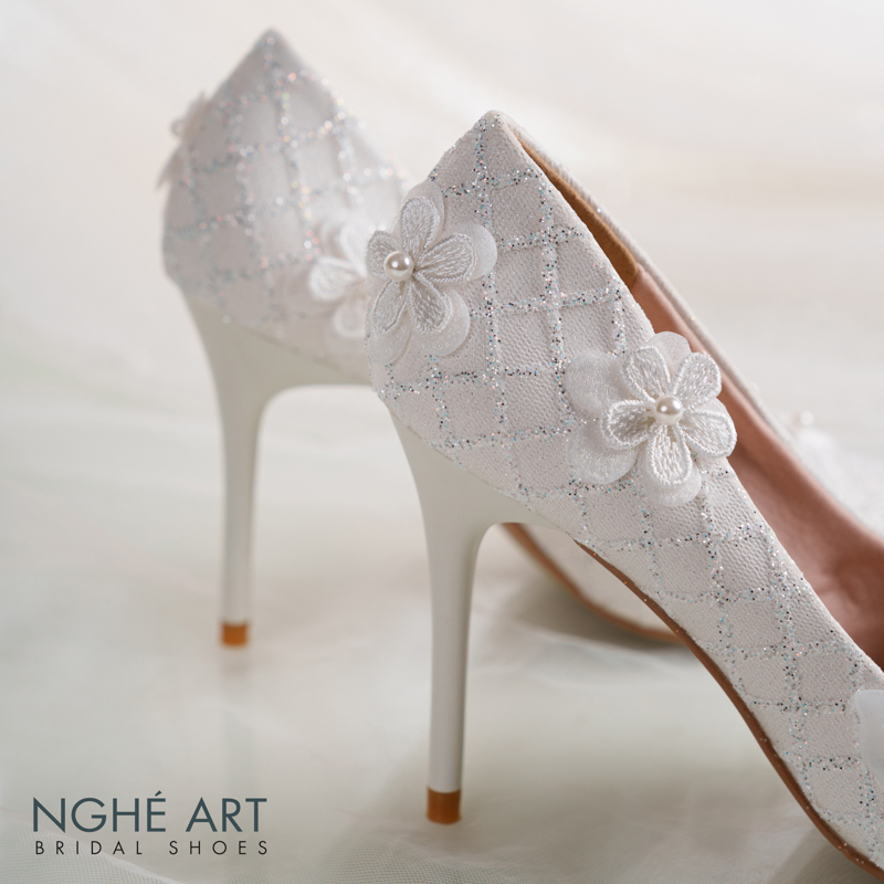 Giày cưới Nghé Art cao gót ren hoa hồ điệp trắng 564-377-10P-NHU-TRANG - Ảnh 5 - Nghé Art Bridal Shoes – 0822288288