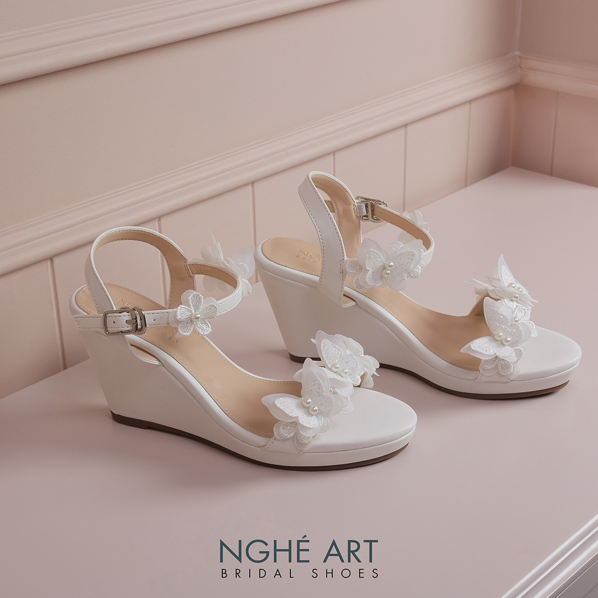 Giày cưới Nghé Art đế xuồng đính cánh hoa hồ điệp trắng 572-236-8P-DA-TRANG - Ảnh 3 - Nghé Art Bridal Shoes – 0822288288