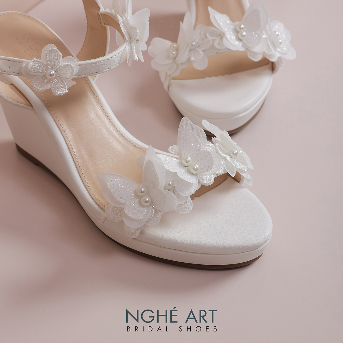 Giày cưới Nghé Art đế xuồng đính cánh hoa hồ điệp trắng 572-236-8P-DA-TRANG - Ảnh 4 - Nghé Art Bridal Shoes – 0822288288