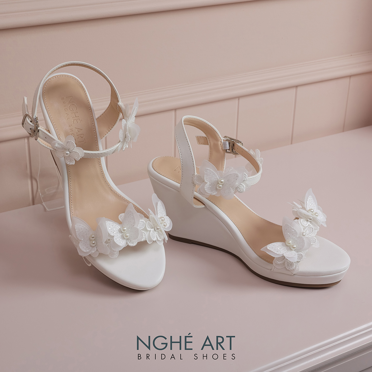 Giày cưới Nghé Art đế xuồng đính cánh hoa hồ điệp trắng 572-236-8P-DA-TRANG - Ảnh 5 - Nghé Art Bridal Shoes – 0822288288