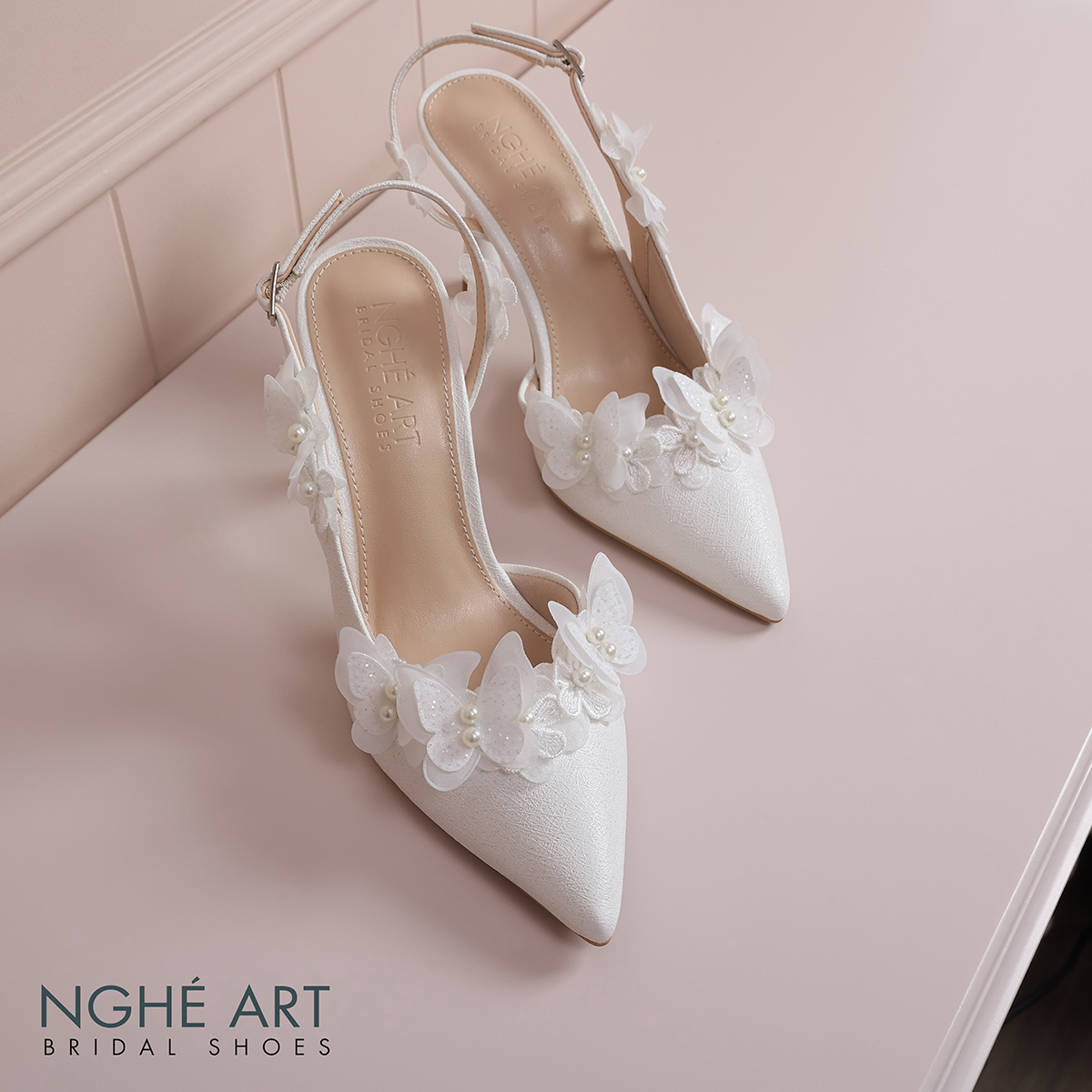 Giày cưới Nghé Art slingback đính cánh hoa hồ điệp trắng 572-535-NHU-TRANG - Ảnh 2 - Nghé Art Bridal Shoes – 0822288288