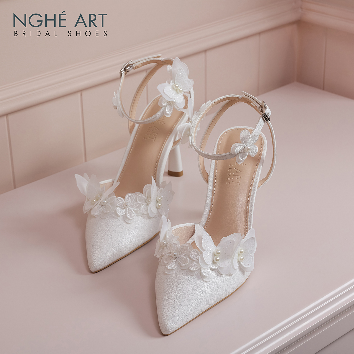 Giày cưới Nghé Art cao gót đính cánh hoa hồ điệp trắng 572-590-9P-NHU-TRANG - Ảnh 1 - Nghé Art Bridal Shoes – 0822288288