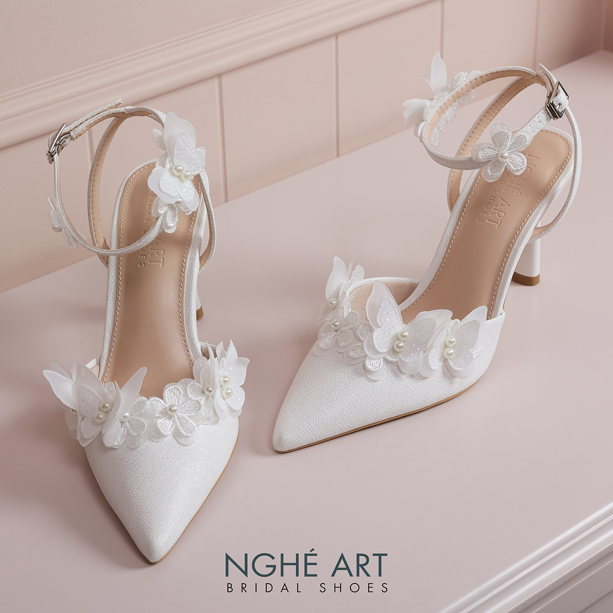 Giày cưới Nghé Art cao gót đính cánh hoa hồ điệp trắng 572-590-9P-NHU-TRANG - Ảnh 2 - Nghé Art Bridal Shoes – 0822288288