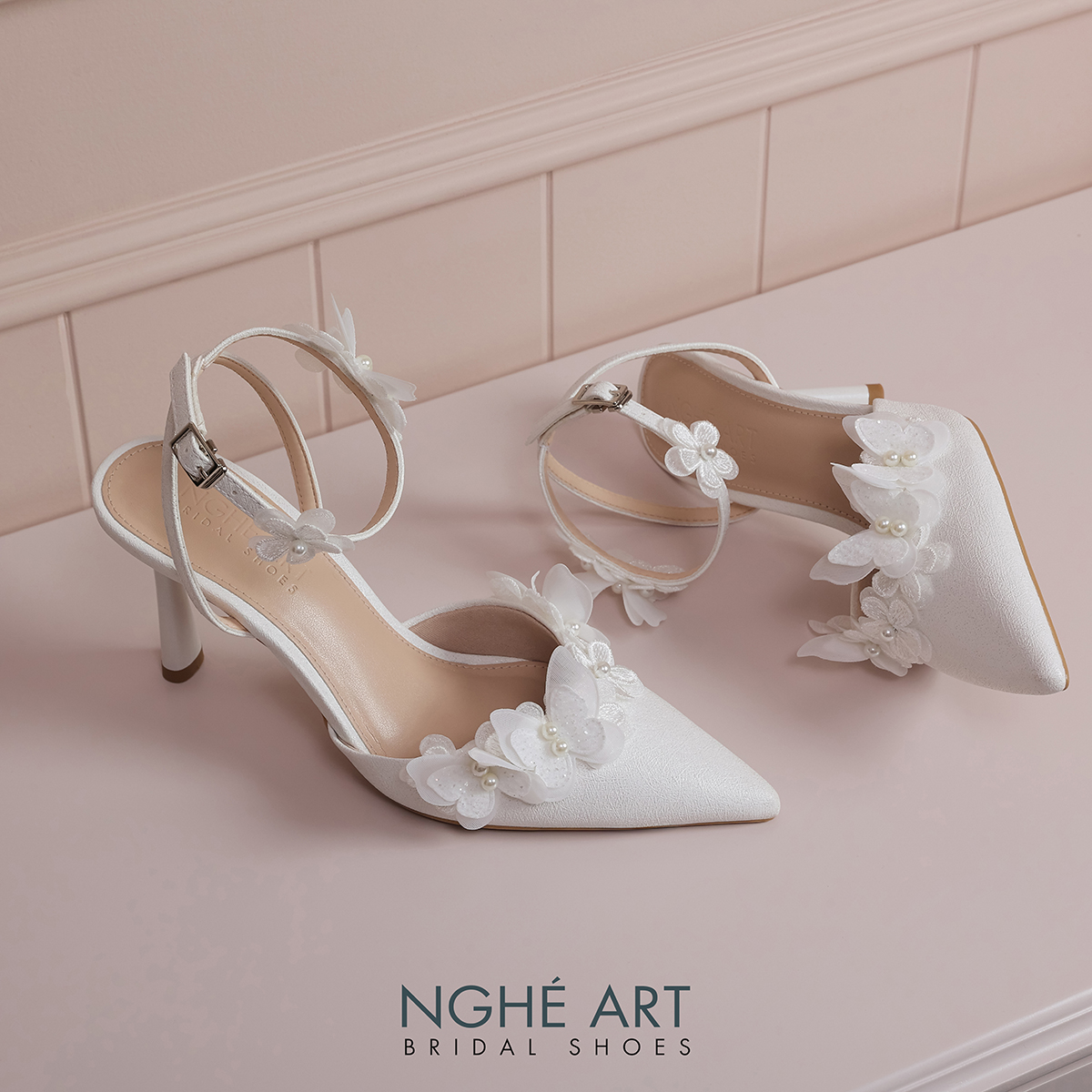 Giày cưới Nghé Art cao gót đính cánh hoa hồ điệp trắng 572-590-9P-NHU-TRANG - Ảnh 7 - Nghé Art Bridal Shoes – 0822288288