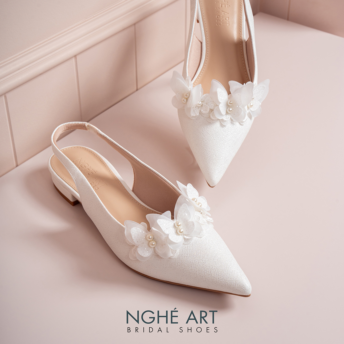 Giày cưới Nghé Art slingback dáng bệt đính cánh hoa hồ điệp trắng 572-593-2P-NHU-TRANG - Ảnh 1 - Nghé Art Bridal Shoes – 0822288288