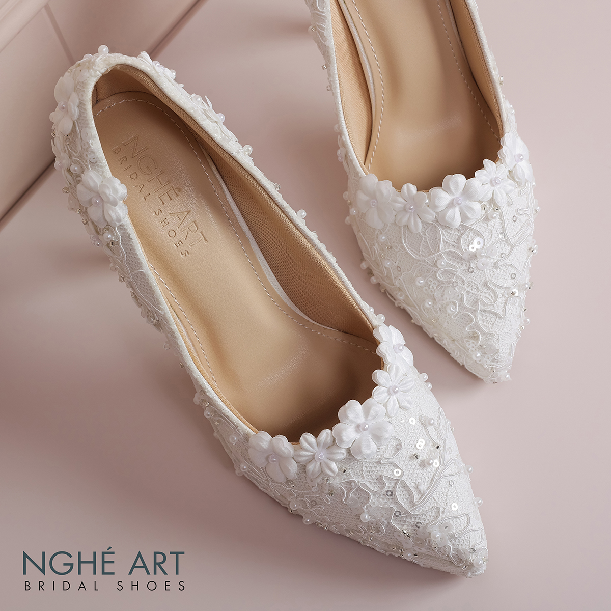 Giày cưới Nghé Art ren kim sa ngọc trai hoa trắng 583-543-12P-NHU-TRANG - Ảnh 1 - Nghé Art Bridal Shoes – 0822288288